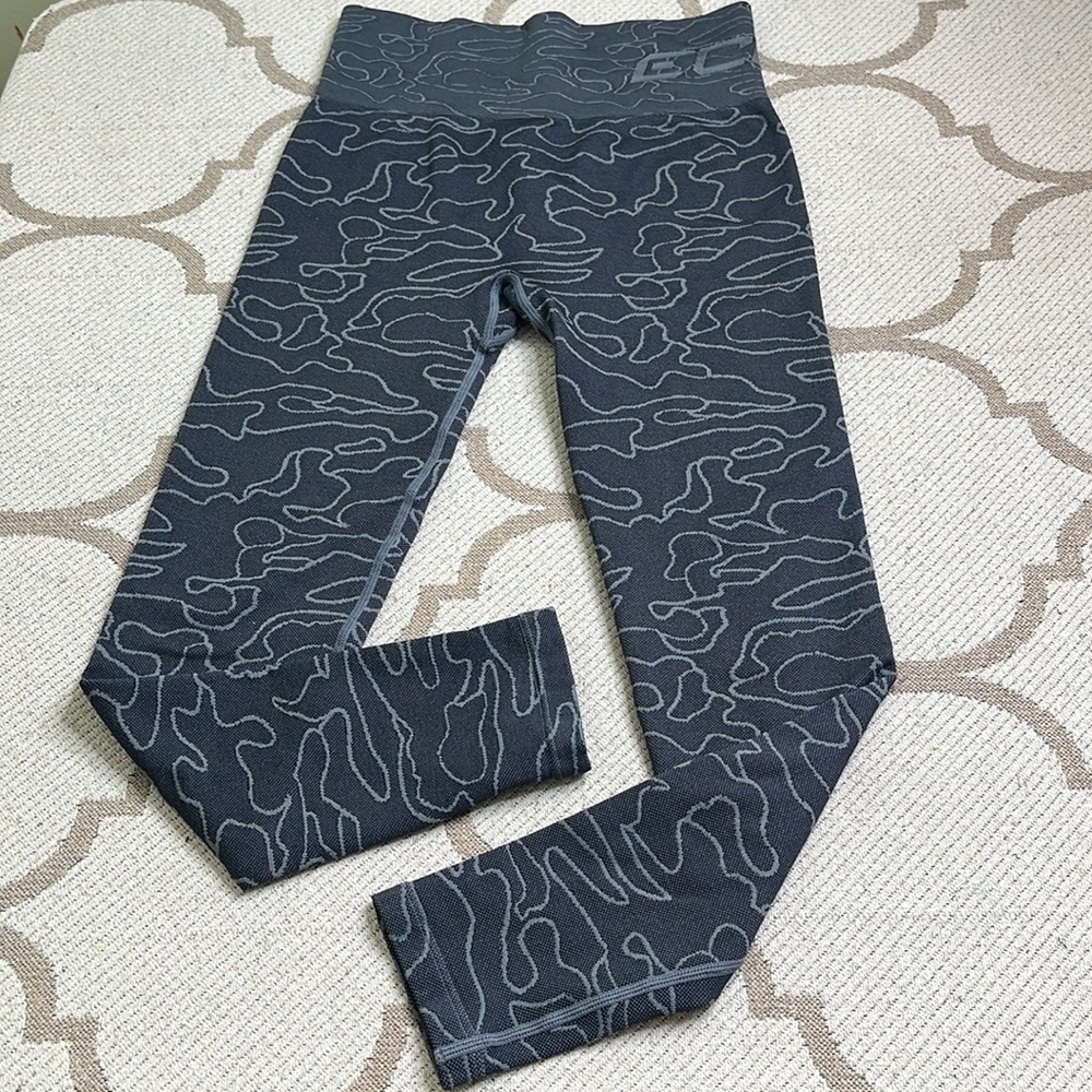 Echt Arise Camo Leggings, size medium - Picture 12 of 14